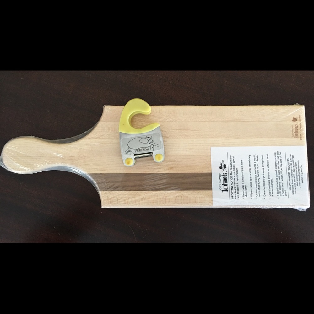 Hardwood Cutting Board, Jolly Farms (i)